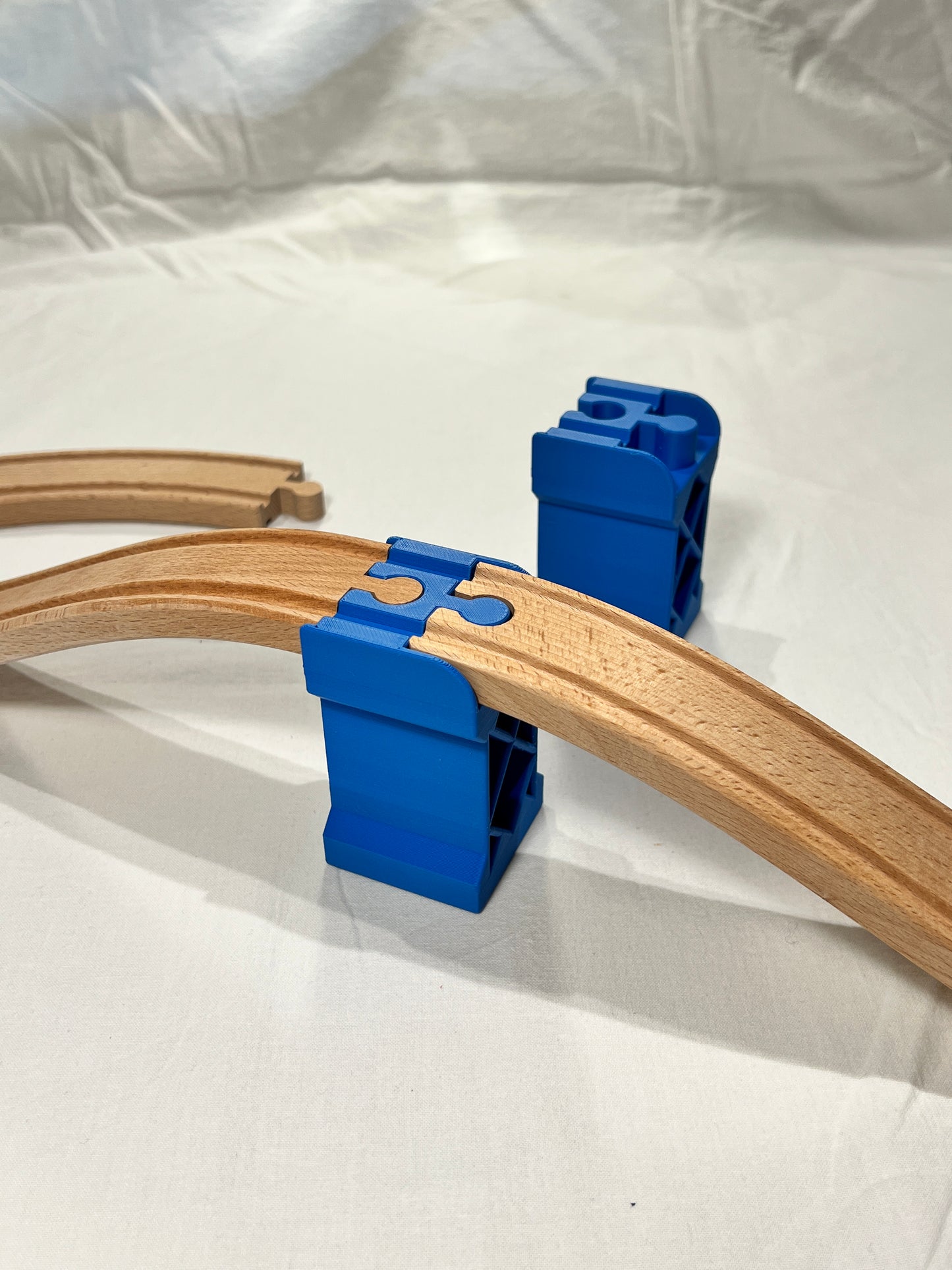 Bropelarset för tågspår – Höj din järnväg med 6,5 cm – Kompatibel med Brio, IKEA och mer