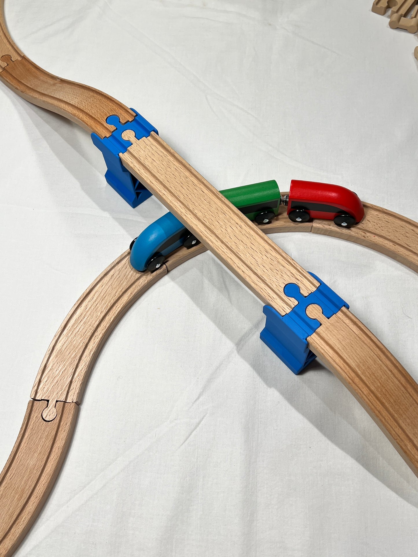 Bropelarset för tågspår – Höj din järnväg med 6,5 cm – Kompatibel med Brio, IKEA och mer